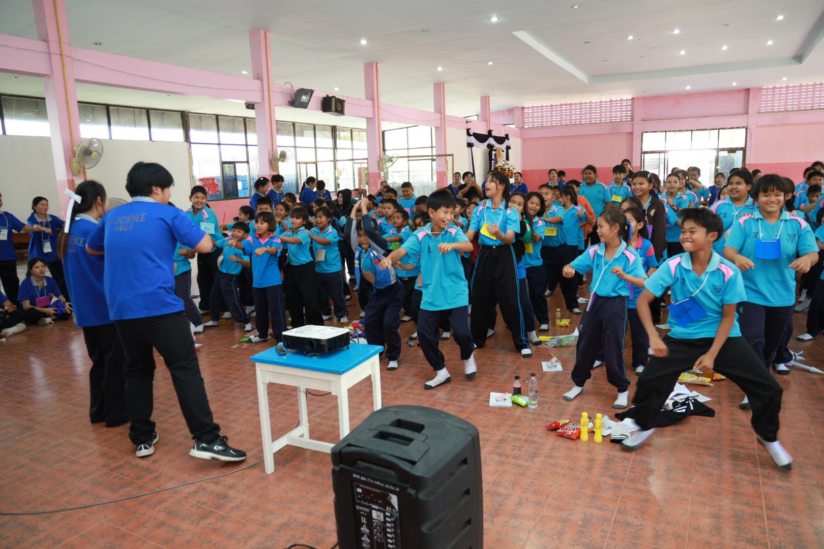 386. วันที่ 27 มกราคม 2569 โปรแกรมวิชาวิทยาศาสตร์ทั่วไป ได้จัดค่ายสเต็มศึกษาให้กับนักเรียนชั้นประถมศึกษาปีที่1-6 ณ โรงเรียนอนุบาลคลองขลุง จ.กำแพงเพชร